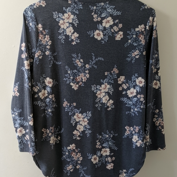 Floral Top - Picture 2 of 5